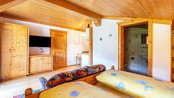 1 bedroom, free WiFi, bed sheets