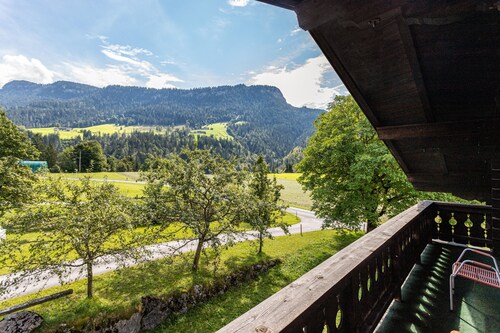 Appartement "Weissbacher" avec vue sur les montagnes, jardin partagé et Wi-Fi