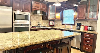 Sweet & cozy indv. home in The Woodlands, TX. 2-3 min drive to prime locations!