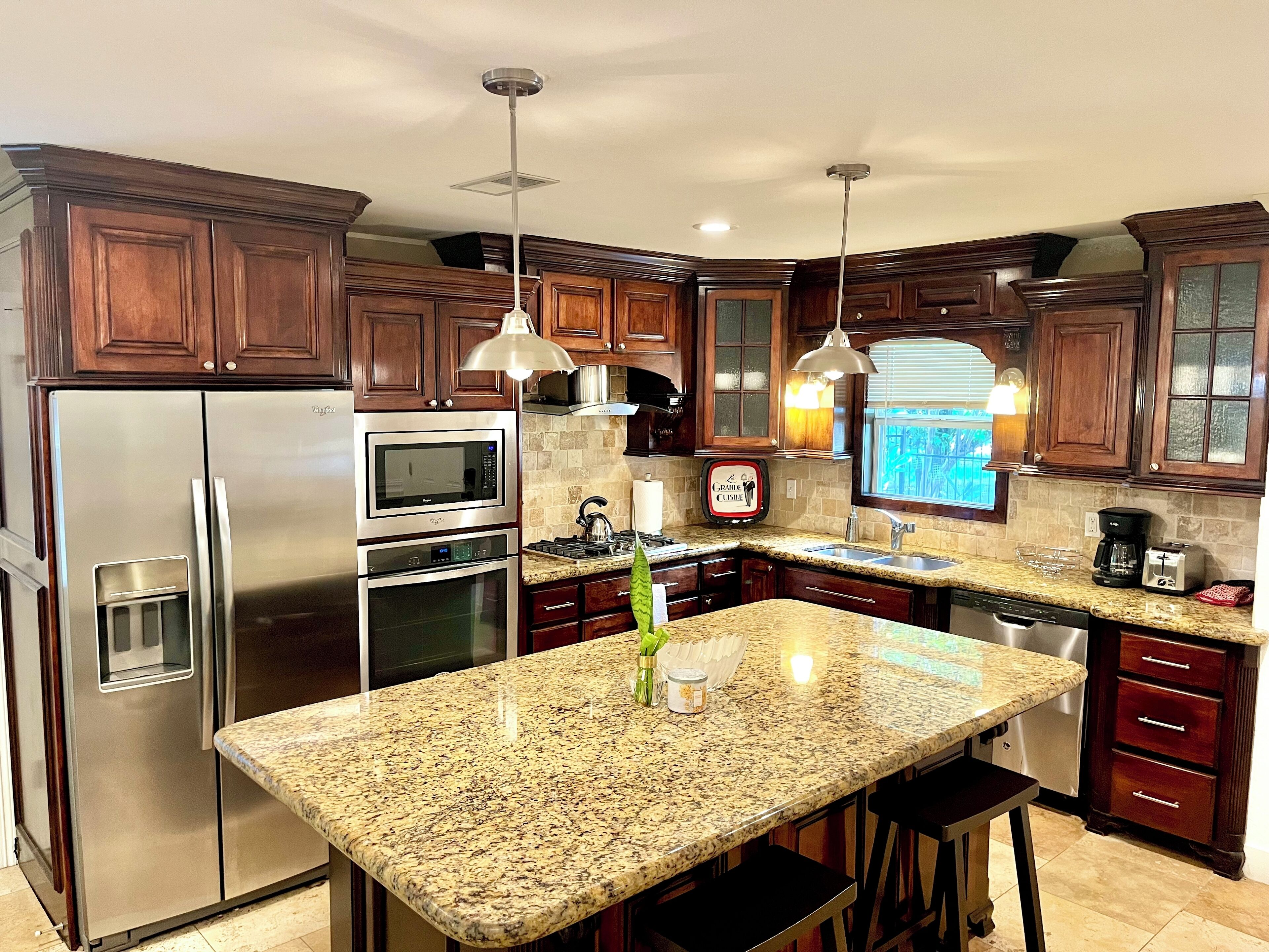 Cozy home in the heart of The Woodlands! 2-3 mins drive to prime locations!
