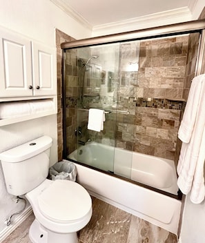 Combined shower/bathtub, hair dryer, towels, soap