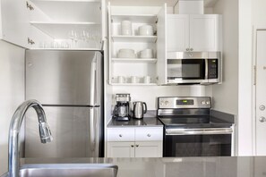 Køleskab, mikrobølgeovn, ovn, opvaskemaskine