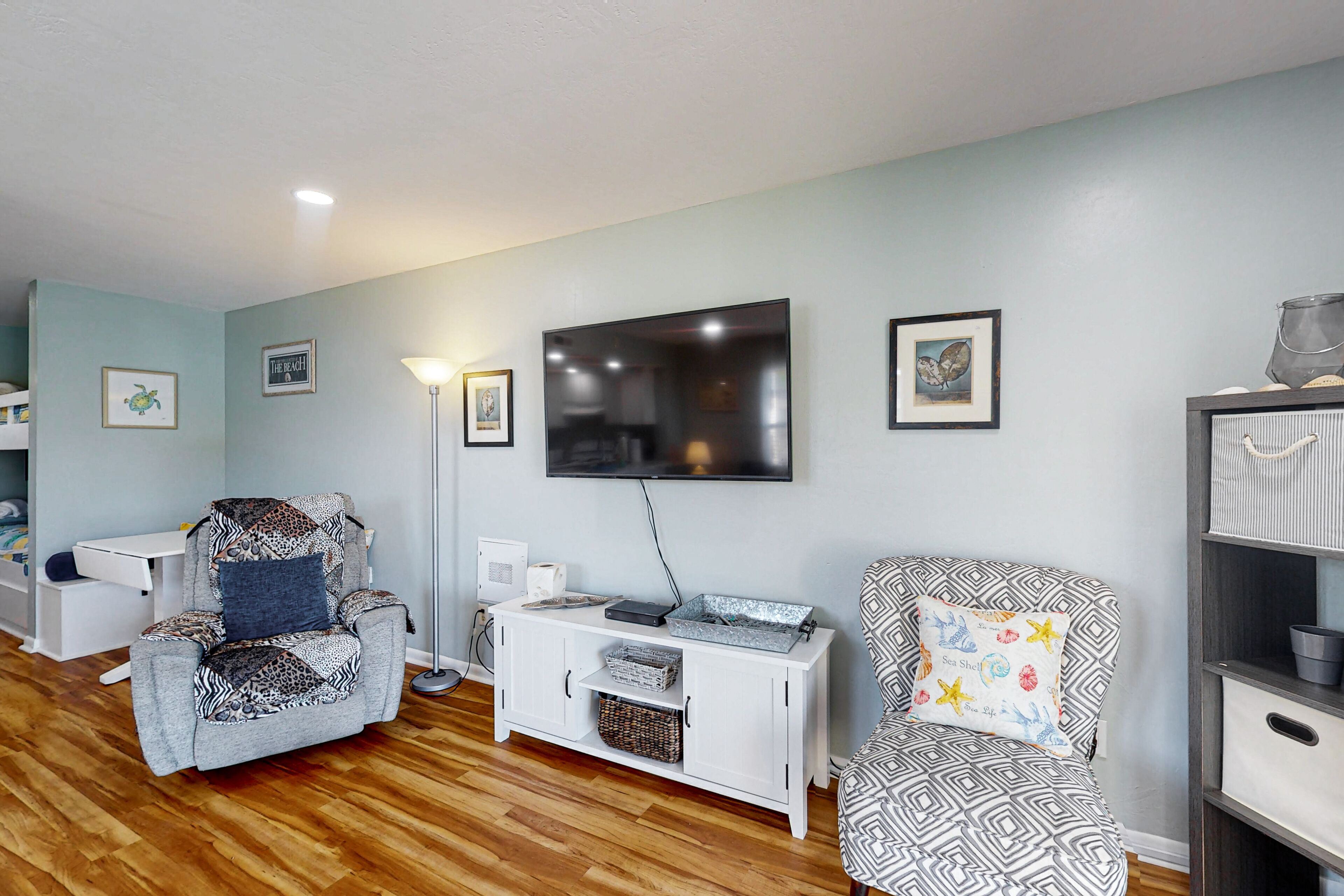 Dreamy beach condo with pool, easy beach access & furnished balcony with views