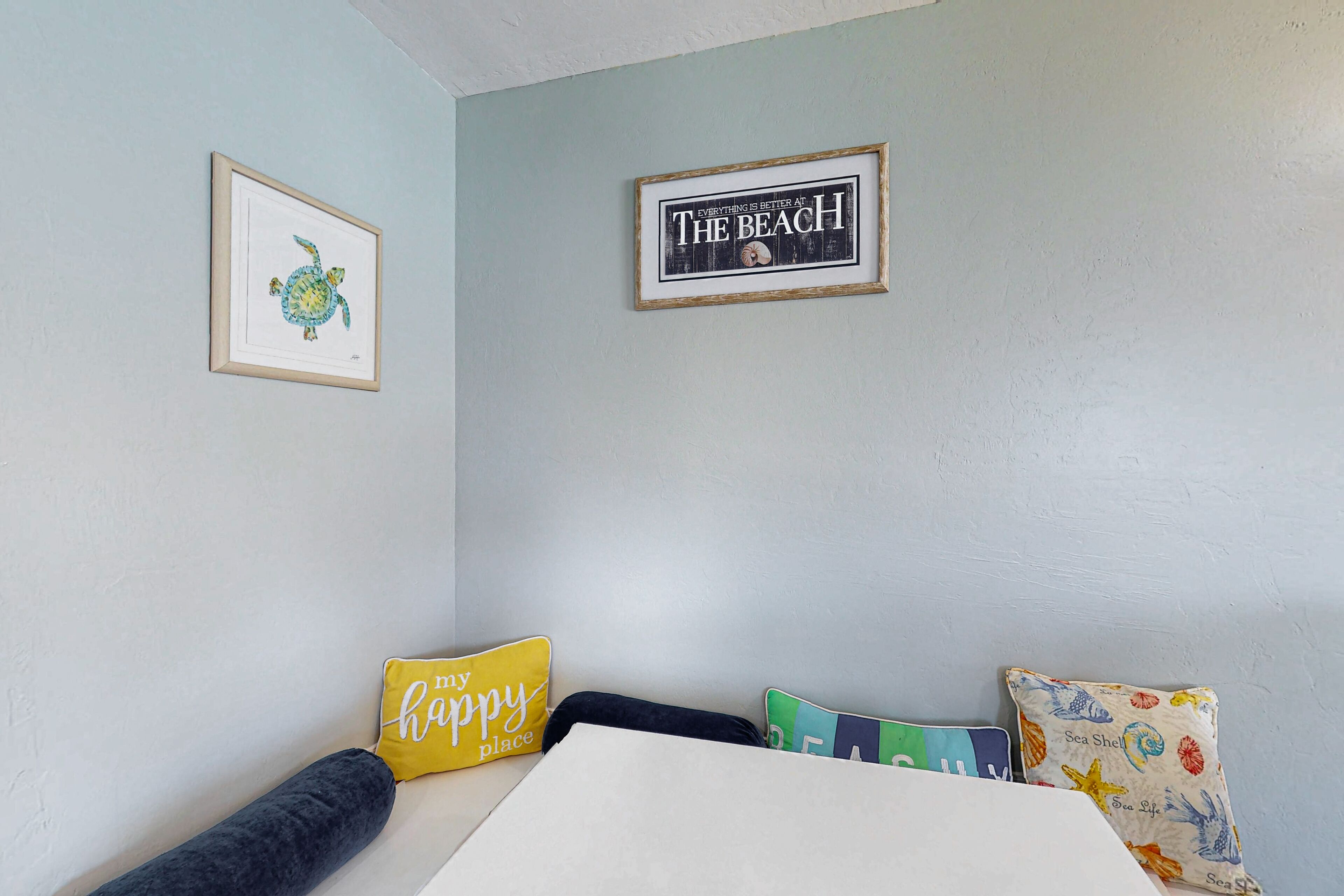 Dreamy beach condo with pool, easy beach access & furnished balcony with views