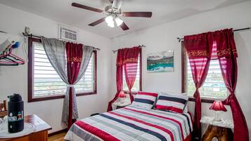 3 bedrooms, free Internet, bed sheets