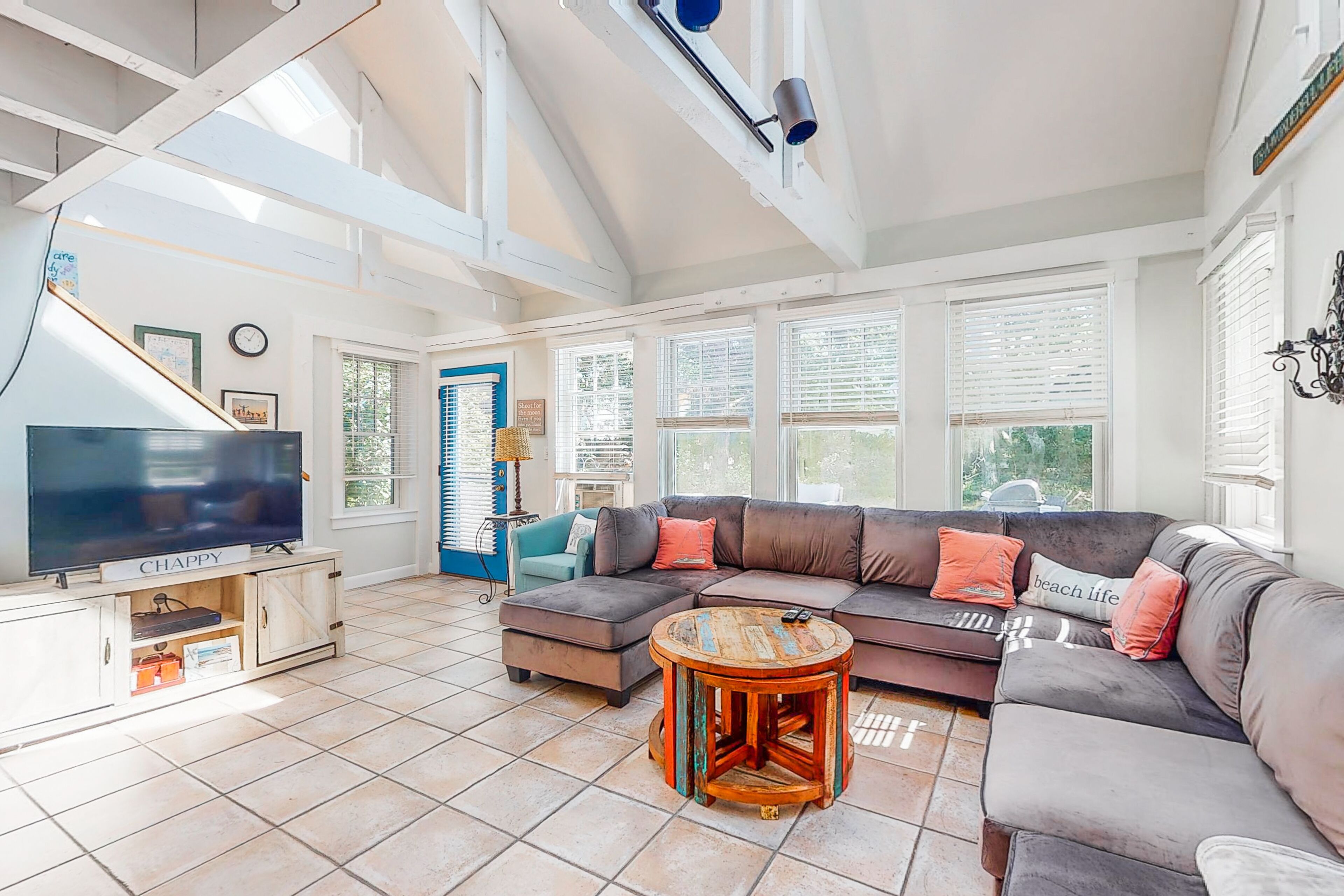 Dog-friendly home with beautiful deck & AC - close to 3 towns & great beaches