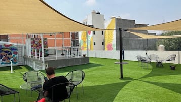 Quarto júnior, banheiro compartilhado | Terraço/pátio