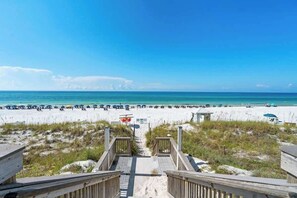 Beach nearby - The Crescent 103 (Destin)