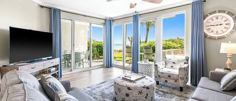 Smart TV, reproductor de DVD, libros y videoteca