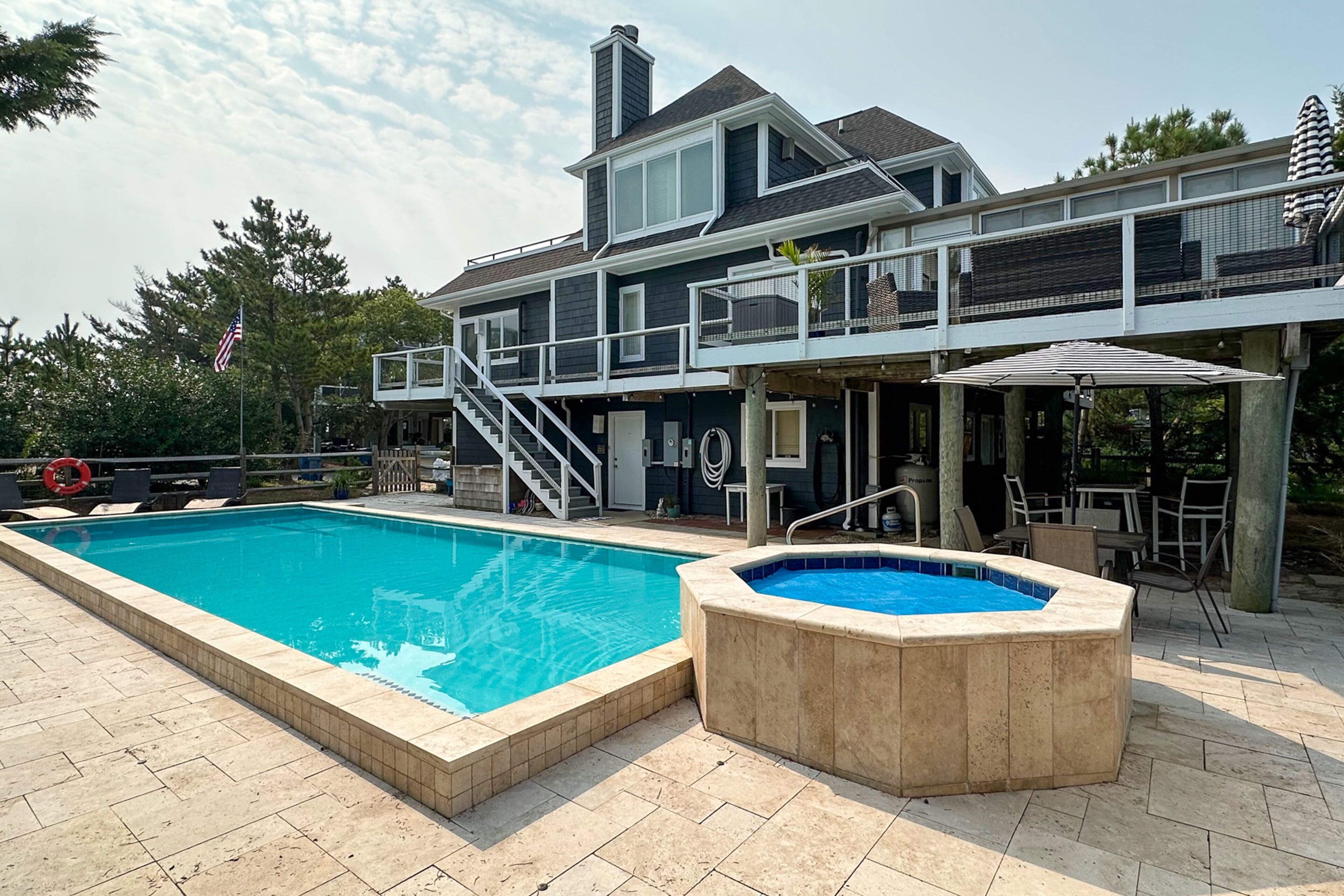 Cotton Patch Hills haven with pool/hot tub, pool table, beach access & fast WiFi