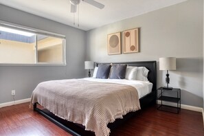 2 bedrooms, iron/ironing board, WiFi, bed sheets - Ideal Redwood City 2BR w/ W/D & Pool, nr TJ & WF, by Blueground (Redwood City)