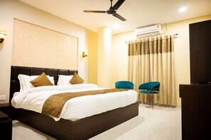 Premium bedding, iron/ironing board, free WiFi, bed sheets - Hotel Divine Paradise - Dibrugarh (Dibrugarh)