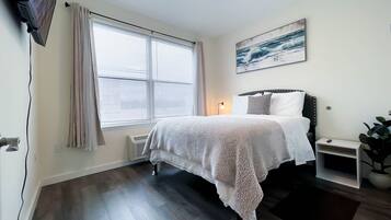 1 camera, una scrivania, ferro/asse da stiro, culla da viaggio