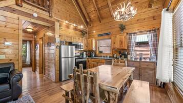 KylskÄp, mikrovÄgsugn, ugn och spishÀll