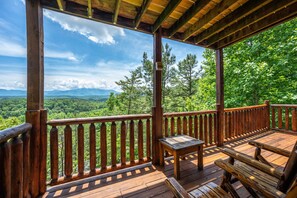 Property grounds - Summer Special~25% Off~4 Bedroom~Pets~Views~3Decks~Hot Tub~10min to Park Way (Sevierville)