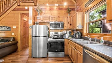 KylskÄp, mikrovÄgsugn, ugn och spishÀll