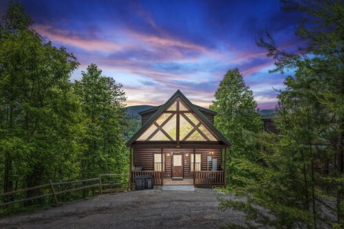 Winter Special~25% Off~4 Bedroom~Pets~Views~3Decks~Hot Tub~10min to Park Way