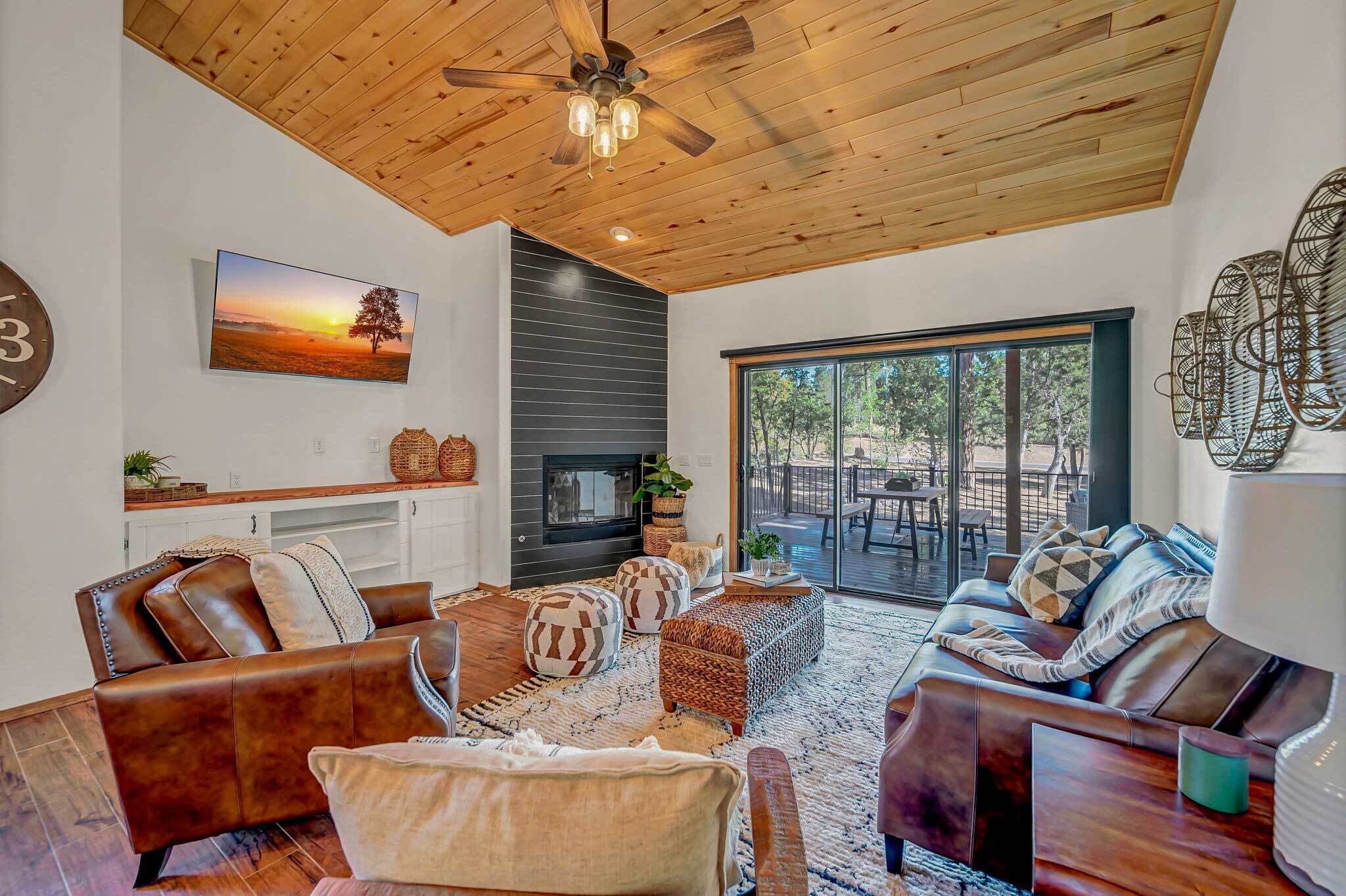 Show Low 'A-to-Z Cabin' with Deck & Gas Grill!