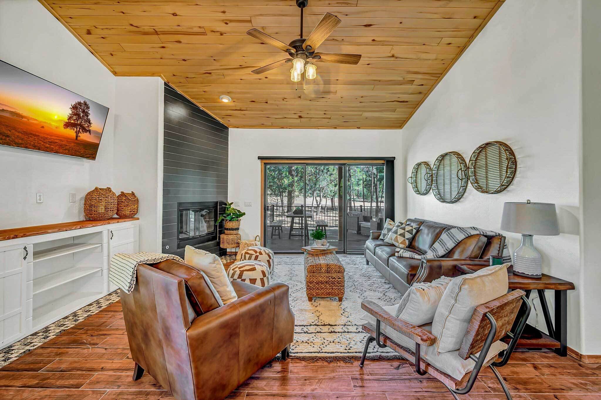 Show Low 'A-to-Z Cabin' with Deck & Gas Grill!