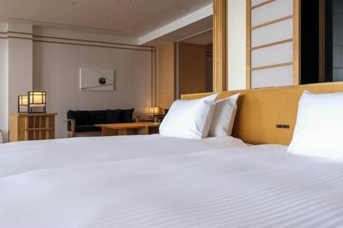 Edredón y artículos del minibar gratis