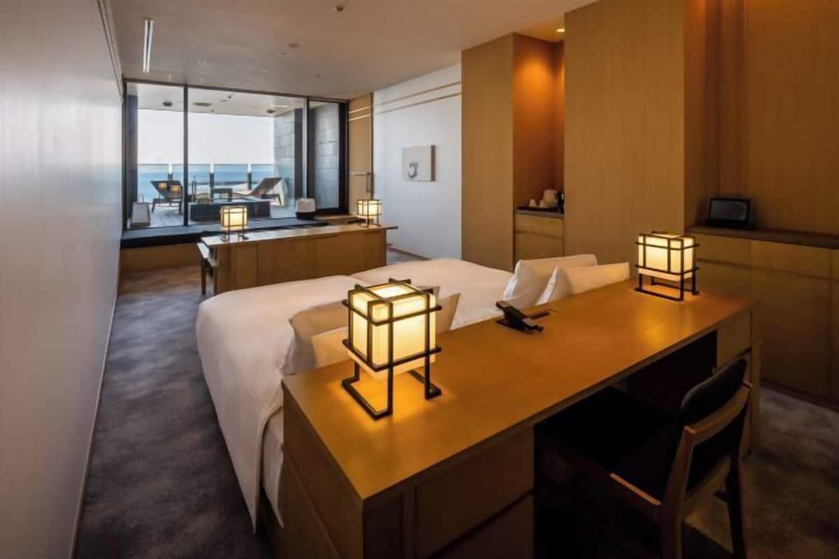 Edredón y artículos del minibar gratis