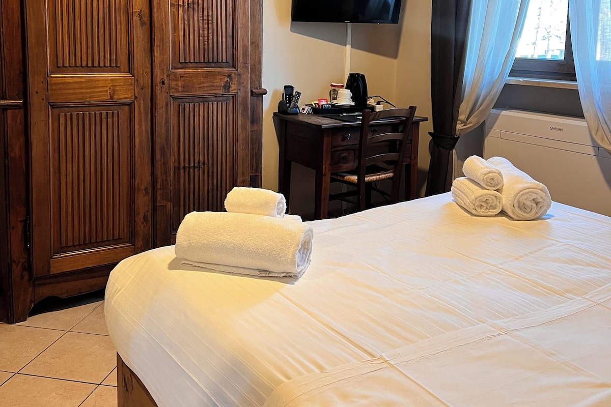 Camera Standard con letto matrimoniale o 2 letti singoli | 1 camera, biancheria da letto di alta qualità, copriletto in piuma