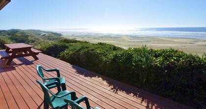 New Listing! The perfect beachfront getaway, Stunning sunsets, Direct beach access