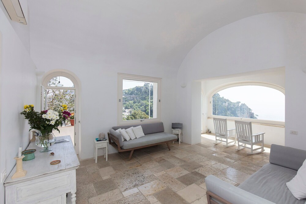 Casa di charme, silenziosa e con vista magnifica sul mare e su capri dall’alto