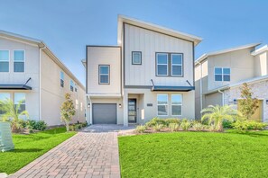 Exterior - Minions, Star Wars & Frozen Rooms! With Game Room (Kissimmee)