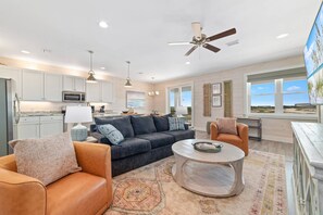 TV - Jet East ~ Pet-Friendly, Outdoor Pool, Beach Access + $400 in FREE Activities Daily ~ Zoo/Parasail + (Gulf Shores)