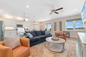 TV - Jet East ~ Pet-Friendly, Outdoor Pool, Beach Access + $400 in FREE Activities Daily ~ Zoo/Parasail + (Gulf Shores)