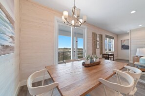 Dining - Jet East ~ Pet-Friendly, Outdoor Pool, Beach Access + $400 in FREE Activities Daily ~ Zoo/Parasail + (Gulf Shores)