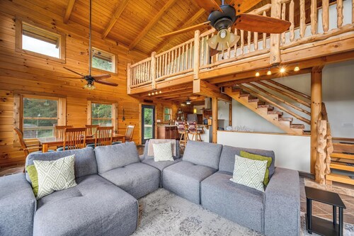 Secluded Cabin with Panoramic Views