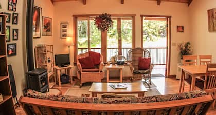 Cute, spacious rainforest cottage close to HVNP