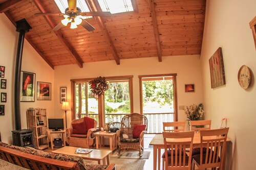 Cute, spacious rainforest cottage close to HVNP