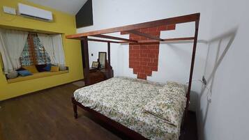 3 bedrooms, desk, free WiFi, bed sheets