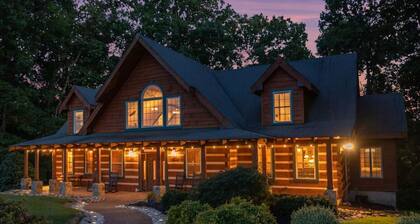 Welcome to 'Logging Off' our stunning Log Cabin 35 mins from Downtown Nashville