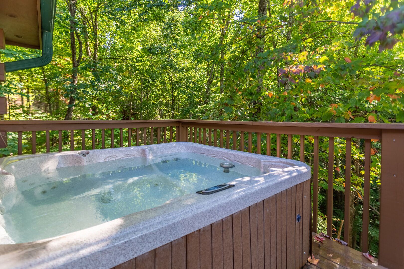 ⛰ Hot Tub! Game Room! Community Pool, Views and More in this Mountain Top Retreat!