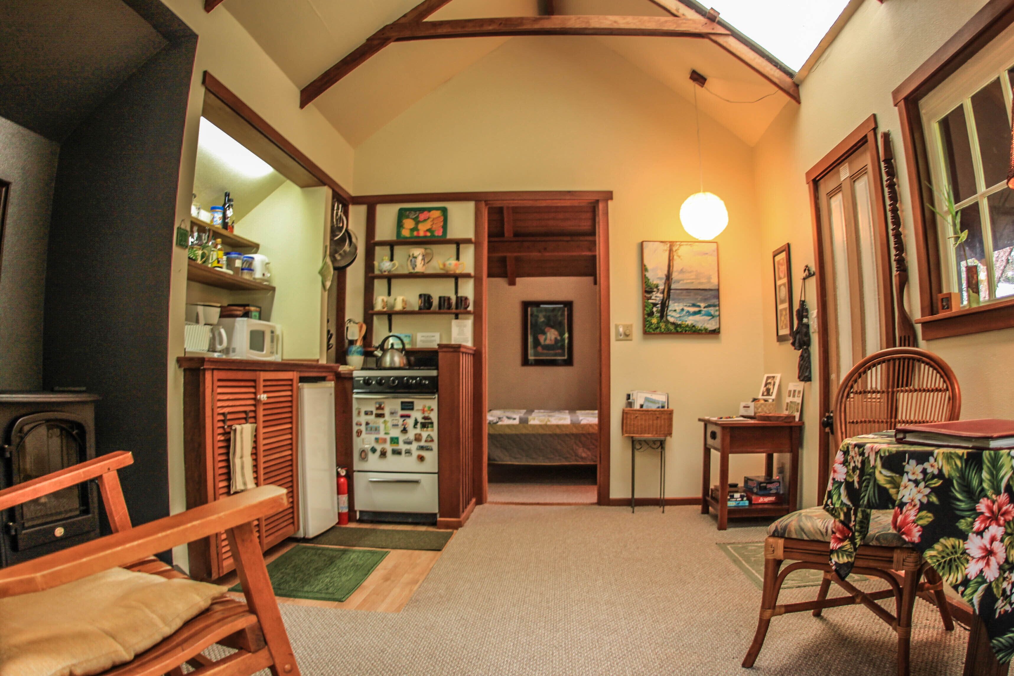 Romantic, Private Cottage Nestled Away in Volcano