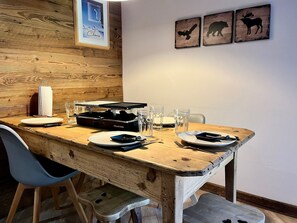 Dining - Charming T3 apartment in Morillon 1100, balcony, near slopes (Morillon 1100)