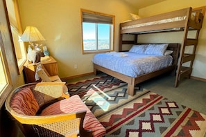 2 bedrooms, desk, free WiFi, bed sheets