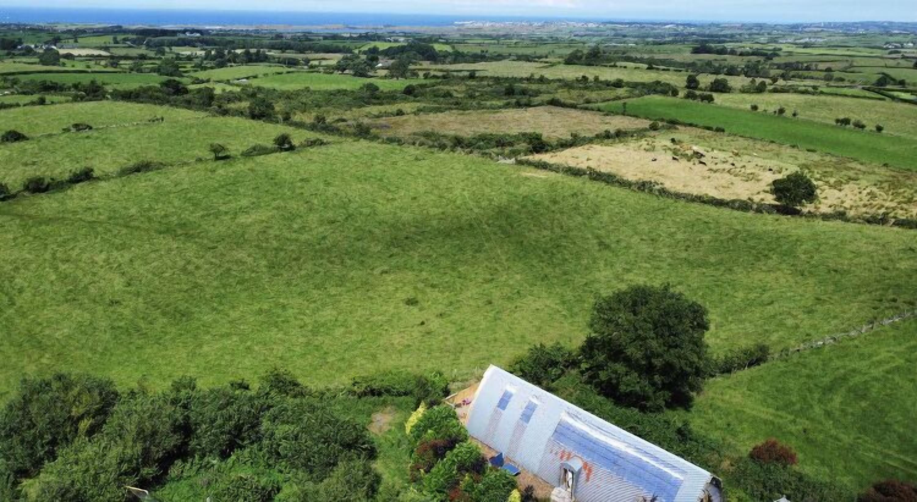 Creative Art cottage in unique timber Studio