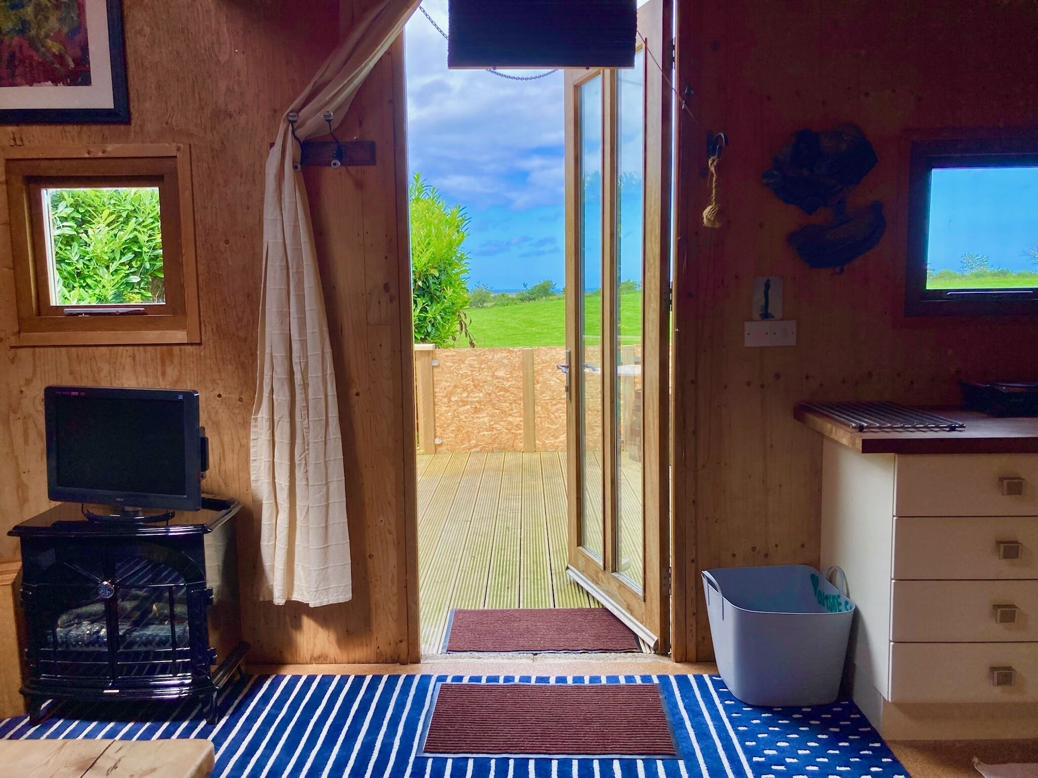 Creative Art cottage in unique timber Studio