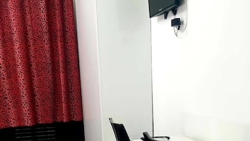 Camelia | 1 bedroom, individually decorated, individually furnished, desk