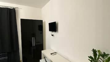 Iris | 1 bedroom, individually decorated, individually furnished, desk