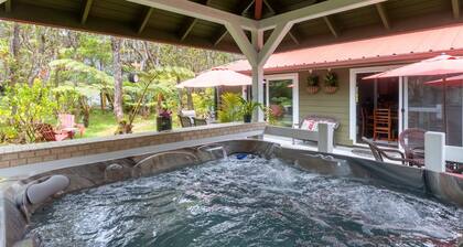 Lovely, Spacious Villa with HotTub, Outdoor Dining, Fire Pit