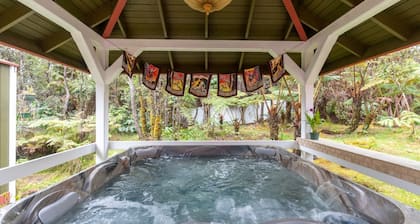 Lovely, Spacious Villa with HotTub, Outdoor Dining, Fire Pit