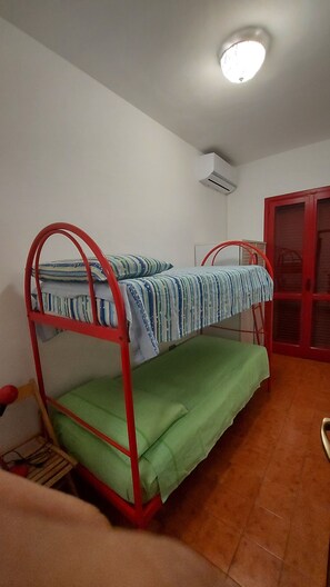 3 habitaciones, tabla de planchar con plancha y wifi gratis 