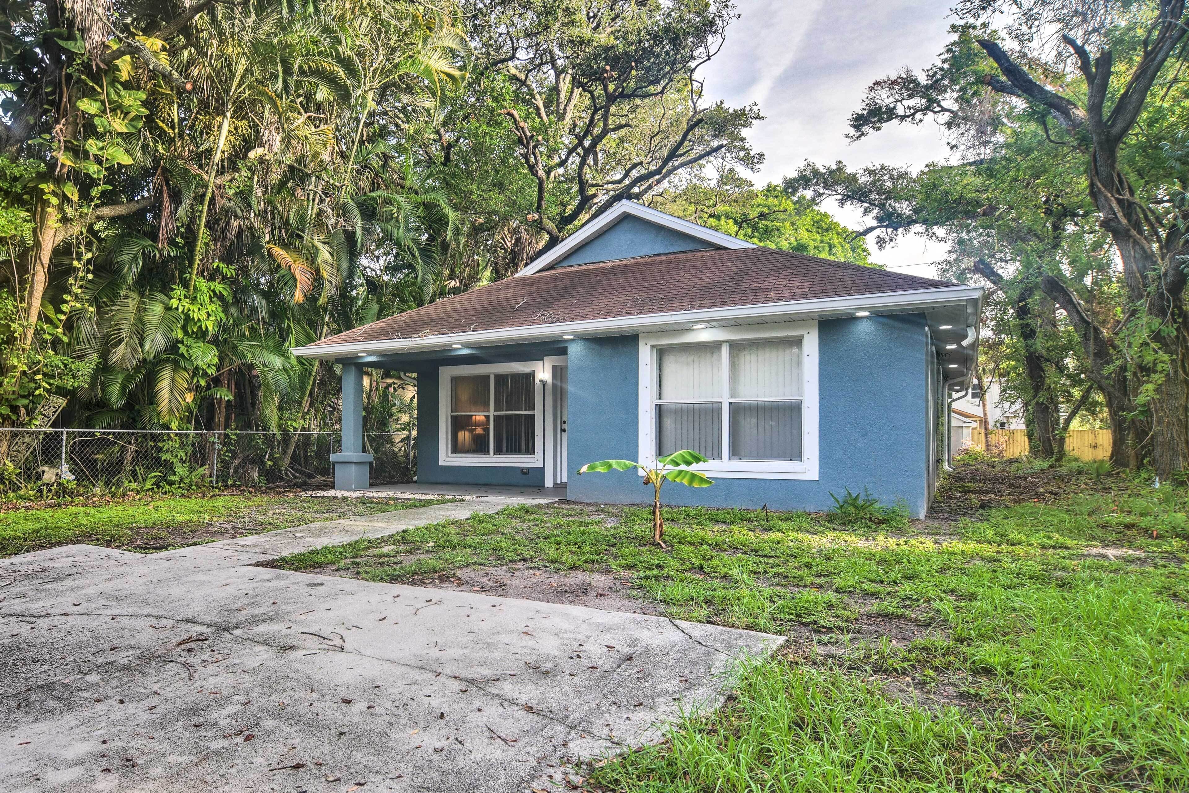 St Pete Bungalow < 2 Mi to Beach + Downtown!
