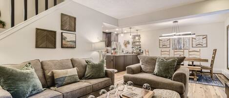 Fernseher, Kamin, Videospiele, DVD-Player